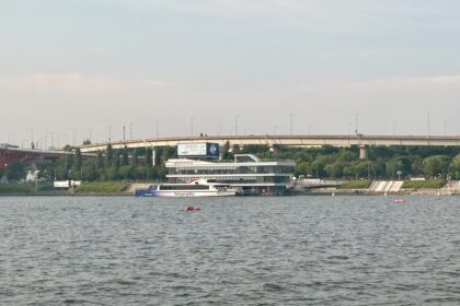 The Hangang Bus arriving at Mangwon ferry terminal in Seoul.