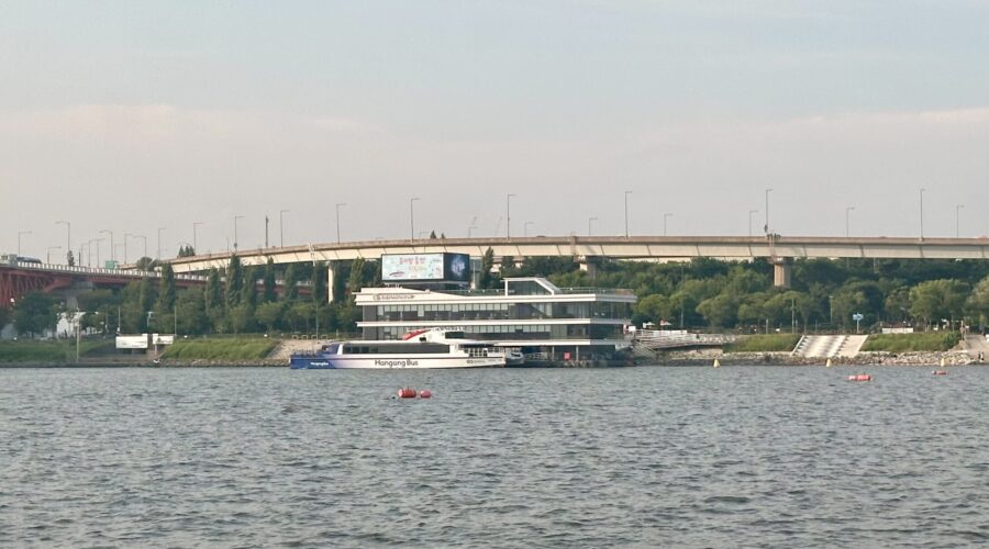 The Hangang Bus arriving at Mangwon ferry terminal in Seoul.