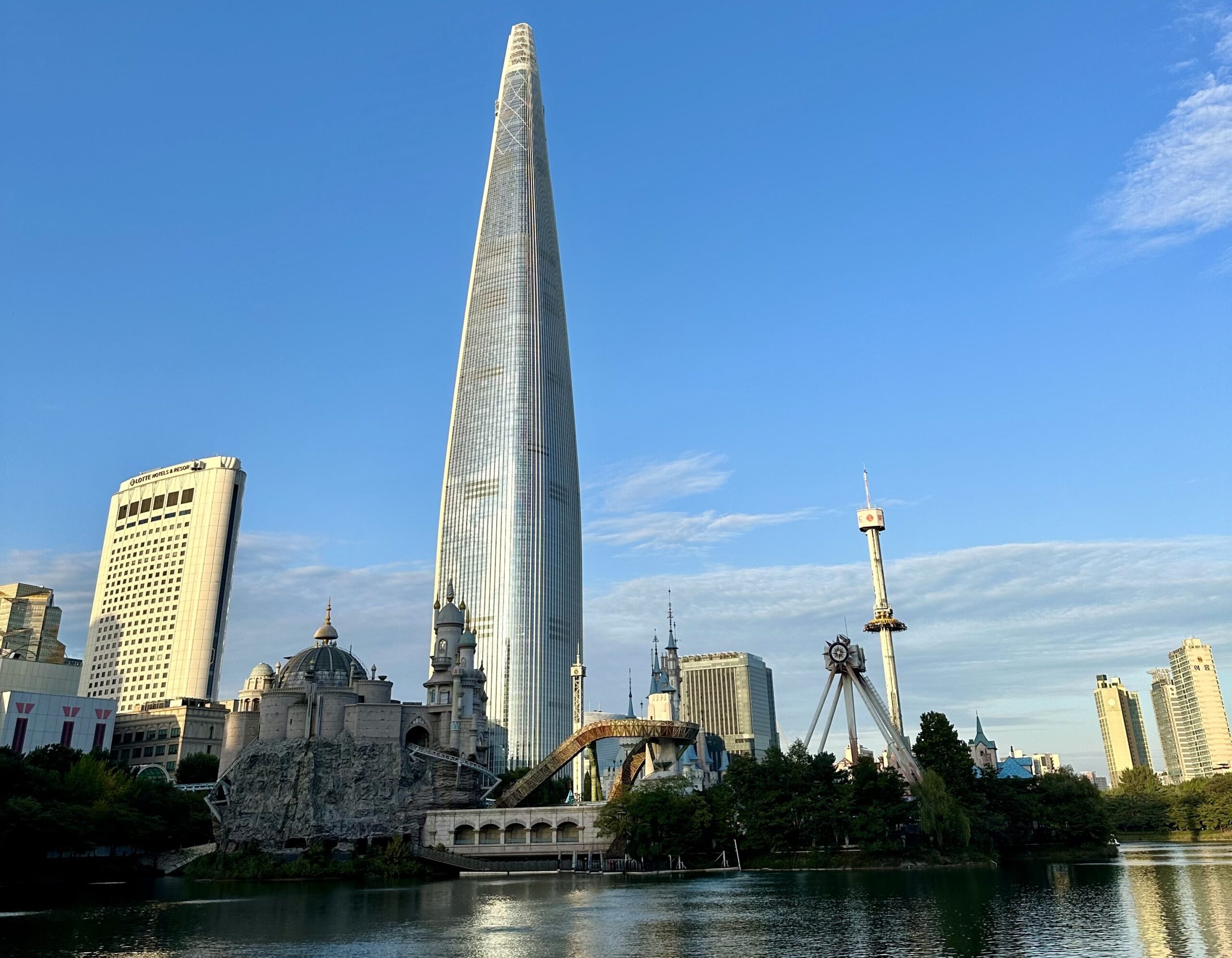 The view of Lotte World and Lotte World Tower from Seokchon Lake.